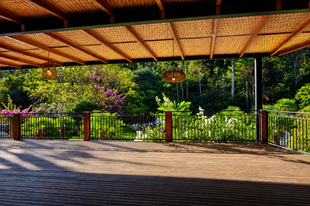 Ambiente do deck coberto