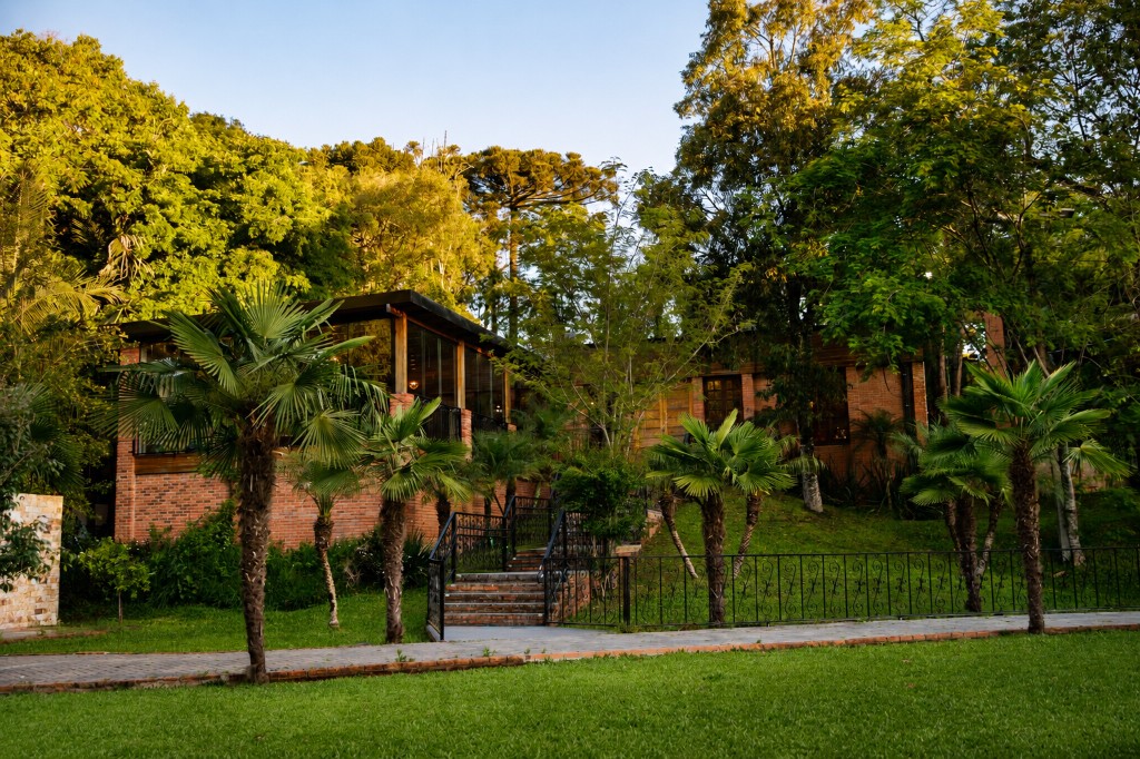 Área externa com paisagismo
